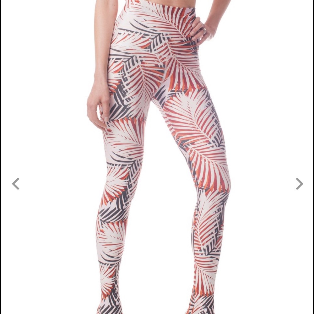 NWOT Makena Tropical Legging